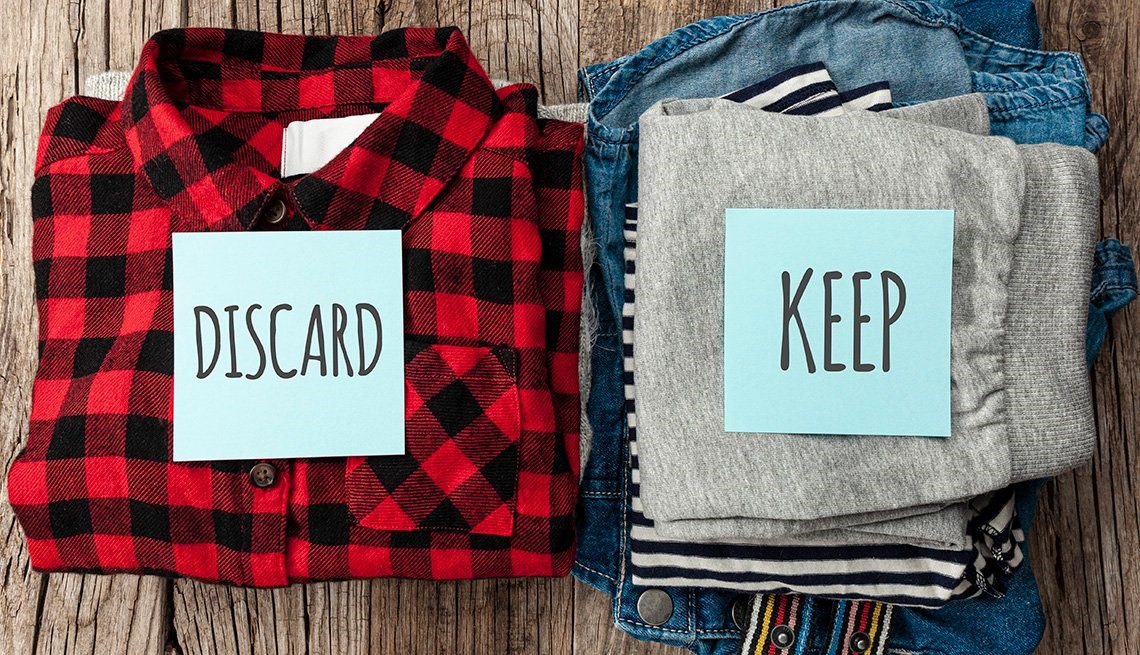 Two piles of clothes. One is labelled 'discard', the other is labelled 'keep'.